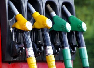 Prezzo benzina calo in Italia