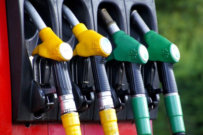 Prezzo benzina calo in Italia