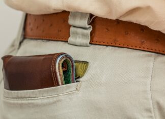 portafoglio con soldi