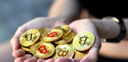 Una serie di monete di Bitcoin