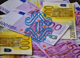 banconote e logo Banca d'Italia