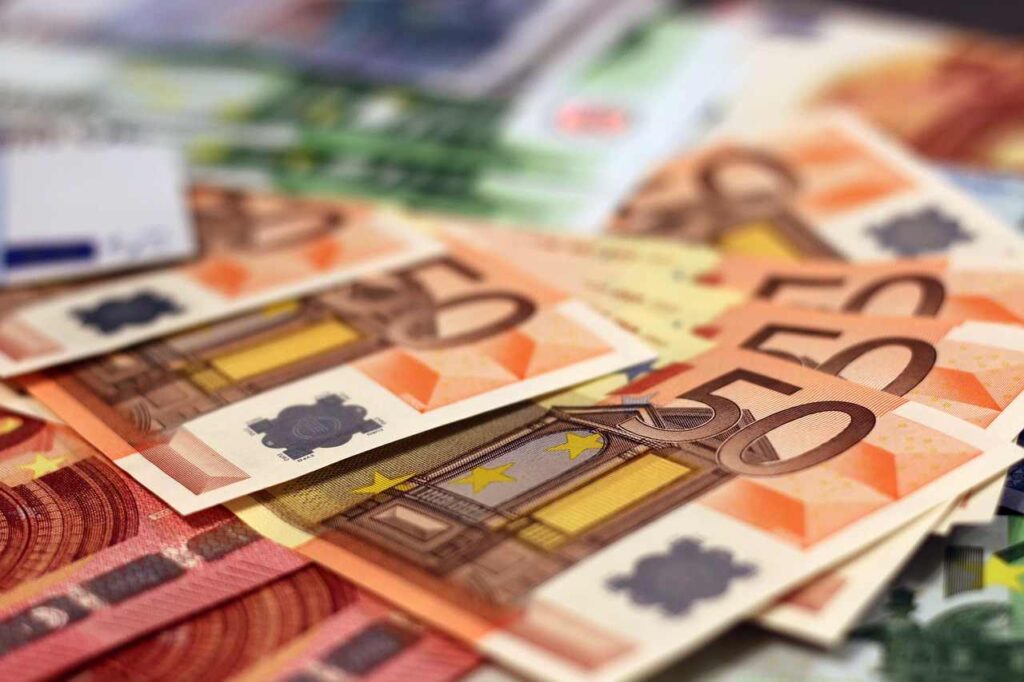 banconote euro di medio taglio