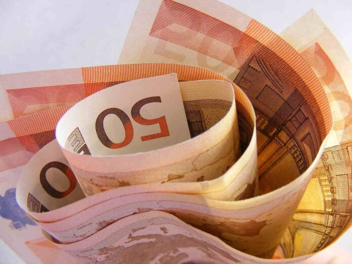 investire 10.000 euro banconote 50 euro