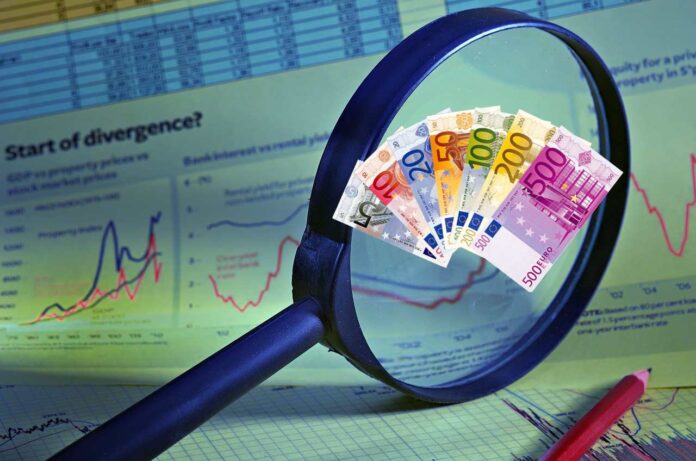 altre obbligazioni grafici di bond con lente e banconote