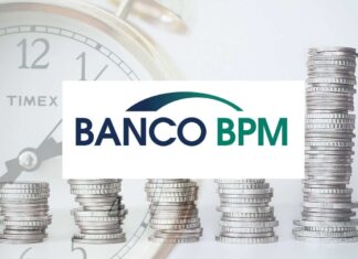 colonne di monete con orologio sul fondo e logo Banco BPM