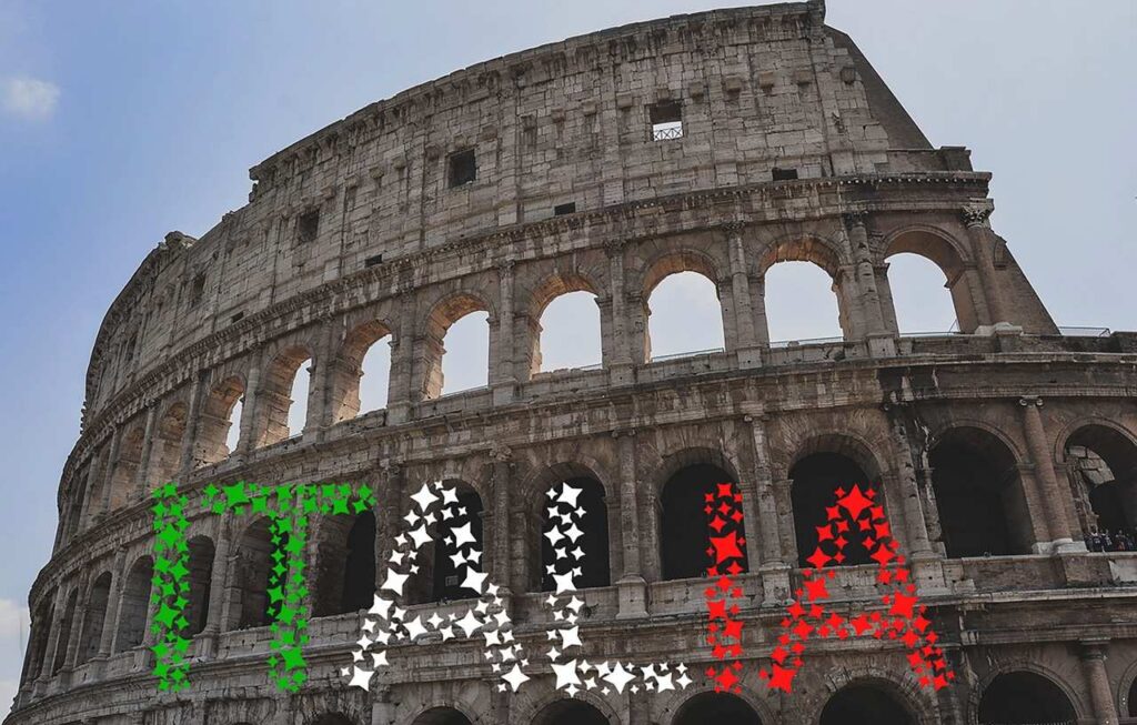 facciata del Colosseo e scritta Italia