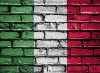 muro dipinto con bandiera Italia