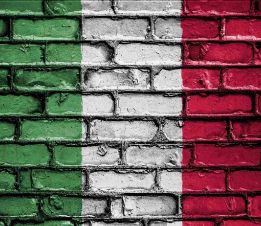 muro dipinto con bandiera Italia