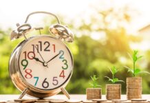 orologio e soldi che maturano