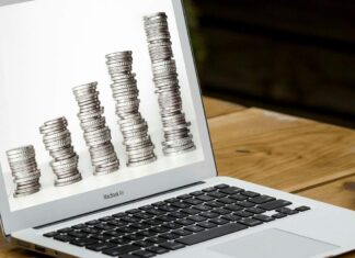 desktop pc con monete