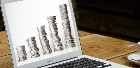 desktop pc con monete