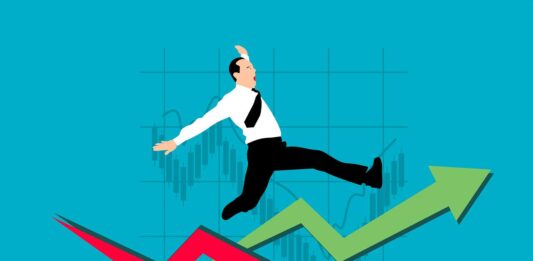 trader che si muove su un grafico