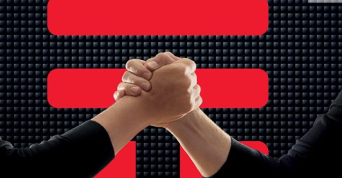 riapertura obbligazioni Telecom Italia 2028 braccio di ferro e sullo sfondo logo TIM