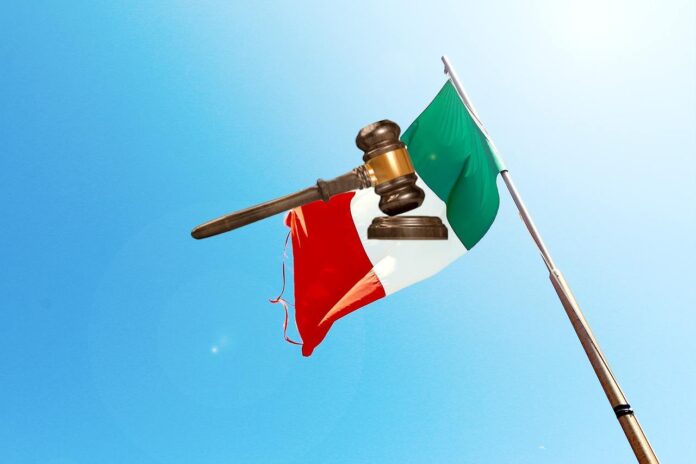 risultati asta BTP 13 settembre 2023 bandiera Italia e martello asta