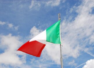 bandiera Italia al vento