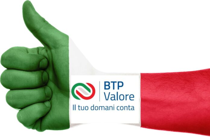 mano colorata verde banco e rosso che fa l'ok