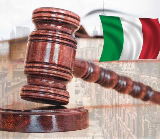 martello asta e bandiera Italia