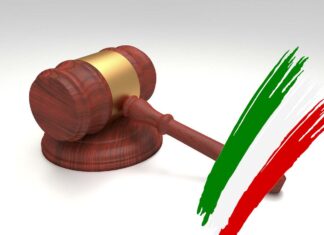 martelletto asta e bandiera Italia