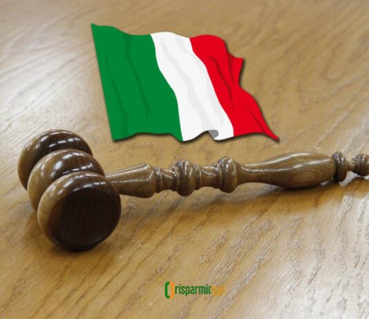 martello asta e bandiera Italia