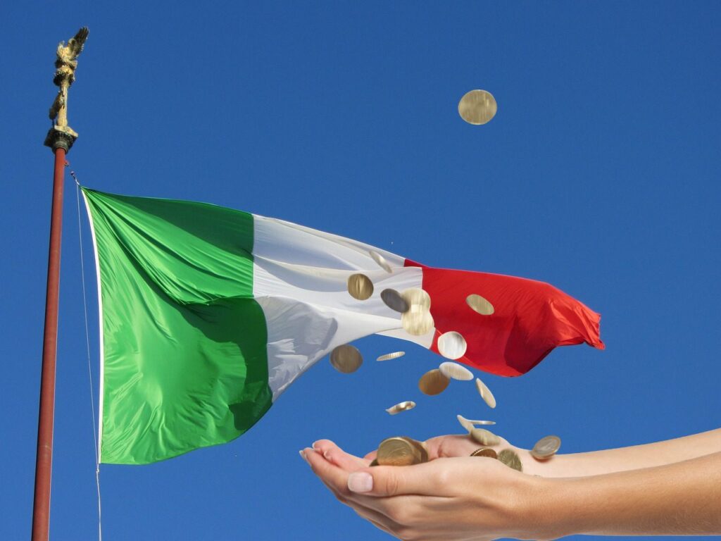 bandiera italiana e soldi che cadono