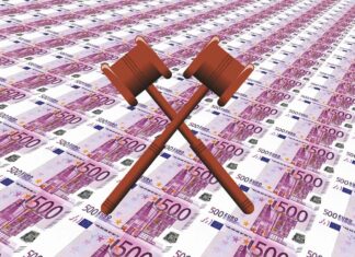 soldi con martello di asta