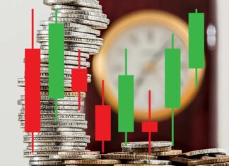 orologio con candele di trading