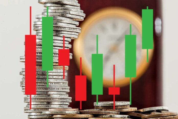 trimestrale XTB orologio con candele di trading