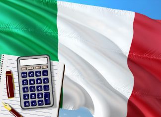 bandiera Italia e calcolatrice