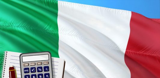 bandiera Italia e calcolatrice