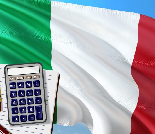 bandiera Italia e calcolatrice