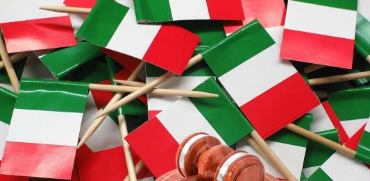 bandiere Italia e martello asta