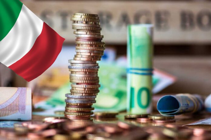 aste di btp monete e soldi con bandiera Italia sullo sfondo