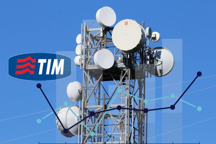 antenna delle Tlc con logo di TIM