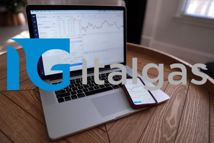 italgas titolo logo di Italgas e laptop