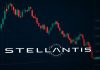 Azioni Stellantis: trimestrale e conferma guidance. Che impatto sui prezzi? logo Stellantis e grafico a candele