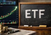 grafico bullish e scritta ETF su lavagna