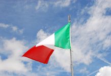bandiera Italia nel cielo