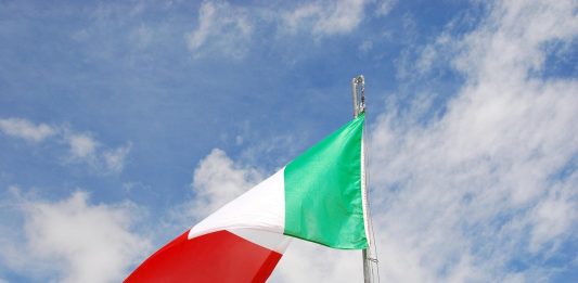 bandiera Italia nel cielo
