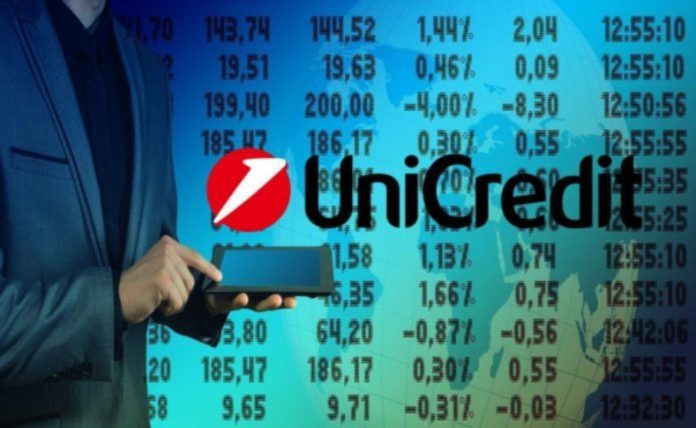 bond Unicredit trader con tablet in mano