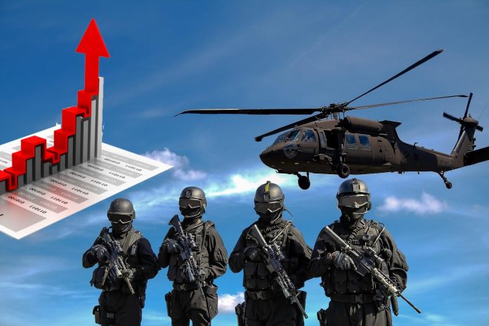 soldati con elicottero