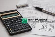 calcolatrice con numeri e logo BNP Paribas