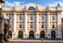 facciata della borsa di Milano