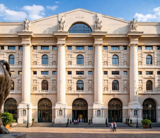 facciata della borsa di Milano