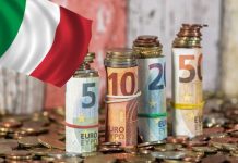 banconote e bandiera Italia