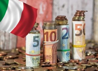 banconote e bandiera Italia