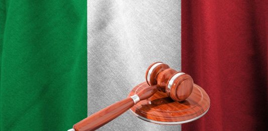 bandiera Italia e martello asta