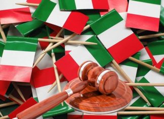 bandiere Italia e martello asta