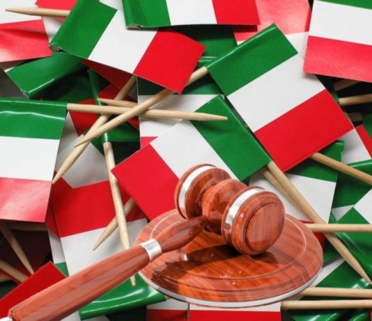 bandiere Italia e martello asta