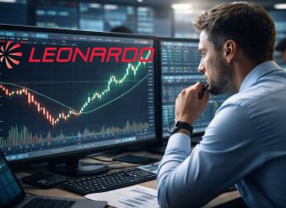 trader che analizza grafico