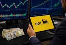 logo Eni sui tablet e dollari accanto